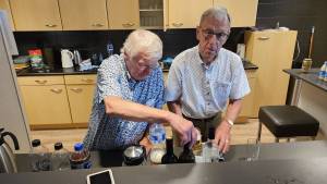 Manfred en Frans hadden het maar druk aan de bar