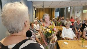 Bloemen voor Arja van der Tuijn